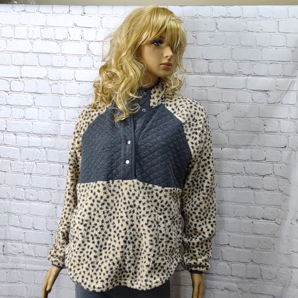 Maurices Tops - Maurices Medium cream and gray 1/2 button up top